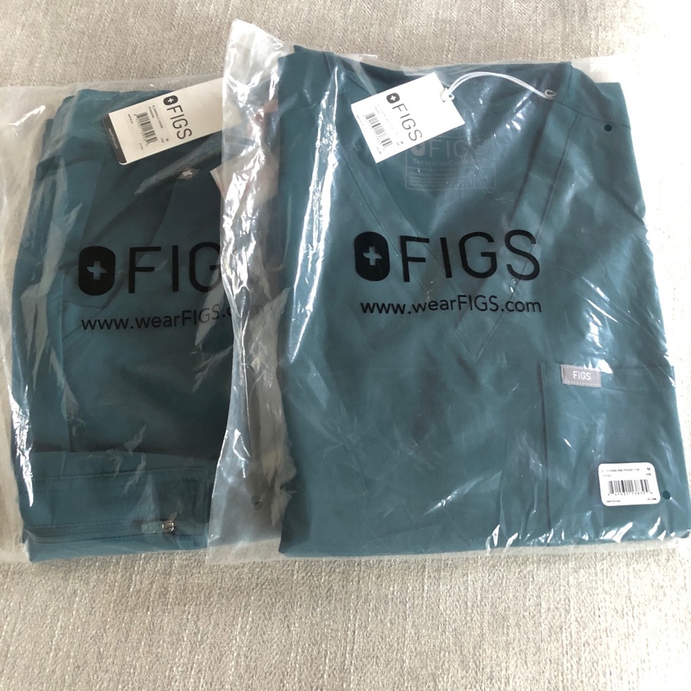 FIGS scrub set NWT